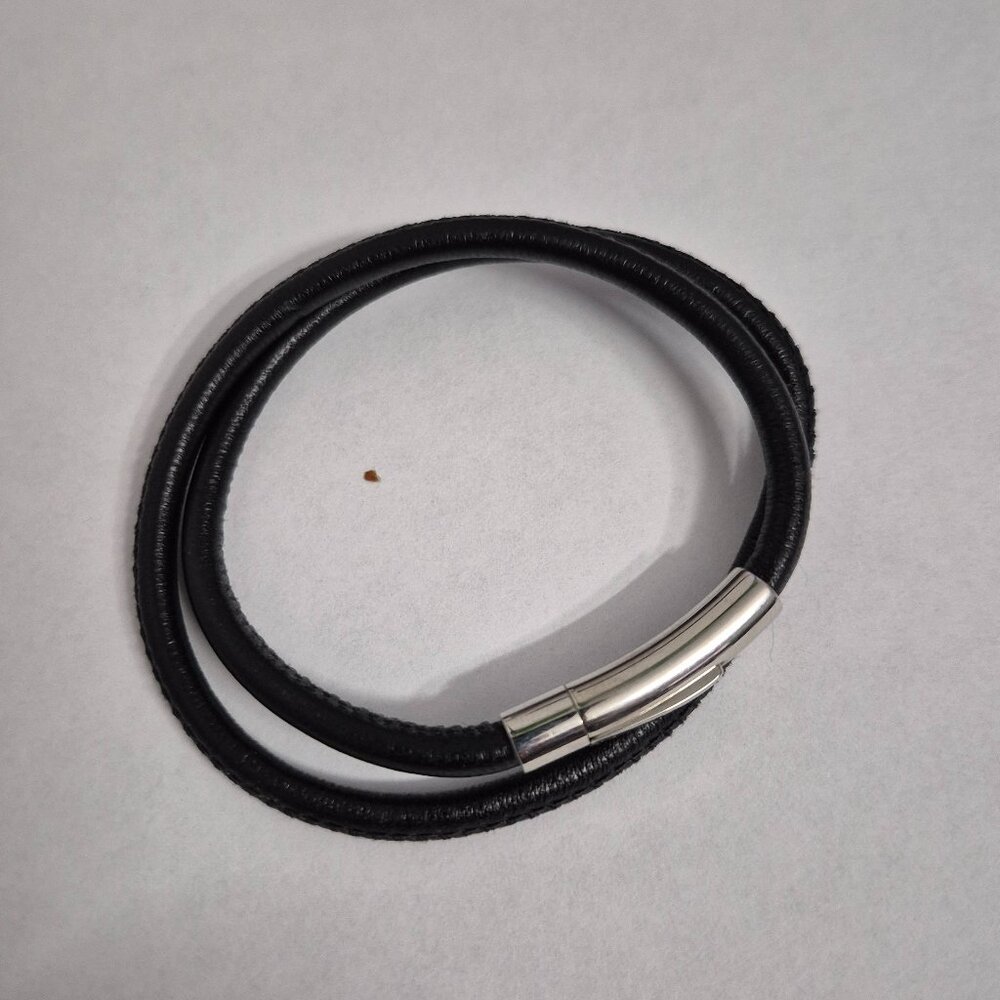 Black double-wrap Nappa leather bracelet with a silver magnetic clasp